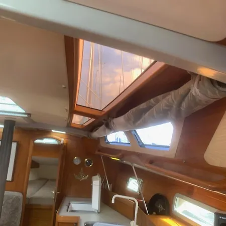 船上ホテル Nuit Sur Un Bateau ラ・ロシェル