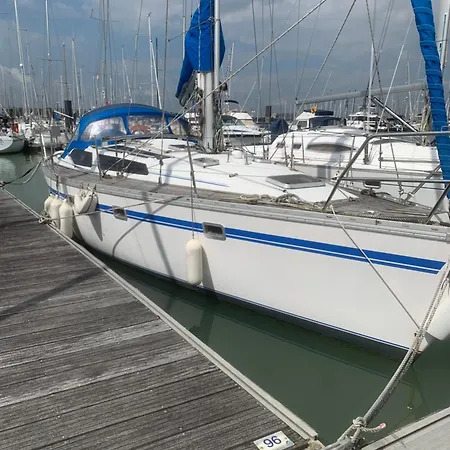 Nuit Sur Un Bateau 船上ホテル