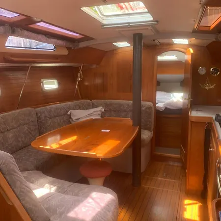 Nuit Sur Un Bateau 船上ホテル